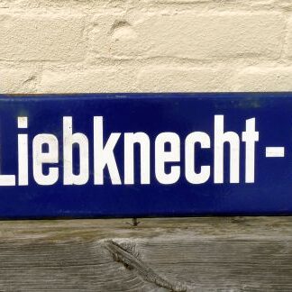 Geëmailleerd DDR straatnaambord ,,Karl Liebknecht Strasse,,